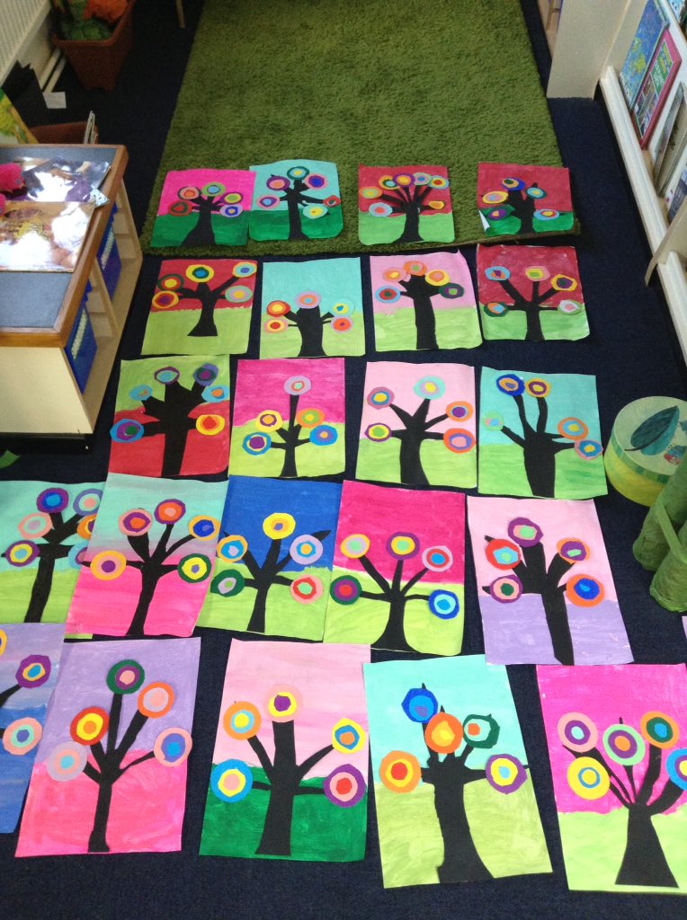 BatleyClass2's tweet photo. We have enjoyed learning about the artist Wassily Kandinsky and using his work to inspire our own art! https://t.co/xRYKA76cQE