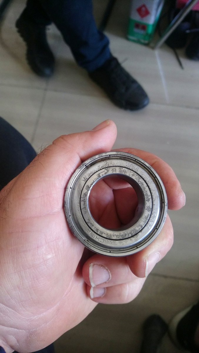 Simgesel bir ironi bırakıyorum tam da akşam üstü buraya..
Alırım bir dal yorumunuzu..!