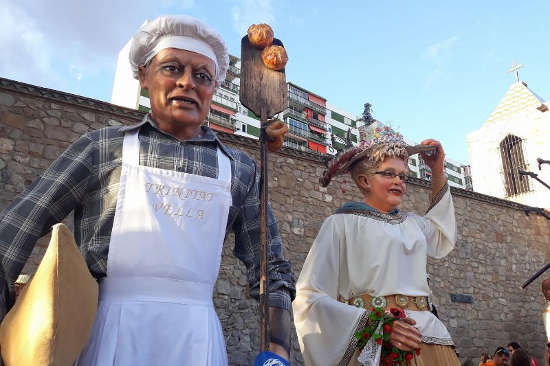 BCN_SantAndreu's tweet photo. 🥖🥐🍞 La Teresa i en Daniel són els @gegcaptrinitatv. Representen dos forners molt coneguts del barri i van ser estrenats l'any 2010. Ara, celebren el seu 10+1 aniversari amb una exposició al @CCTrinitatVella 👉 https://t.co/JlkM6iCsD3 https://t.co/U3GFrqFzJe
