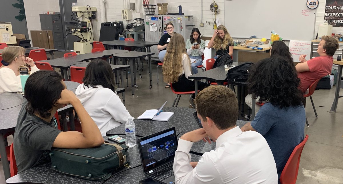 RMHS_APResearch's tweet image. Amazing morning in AP Research at Red Mountain High School! Former Research students Hailey, Jess and Sophia as mentors and friends in this awesome process.