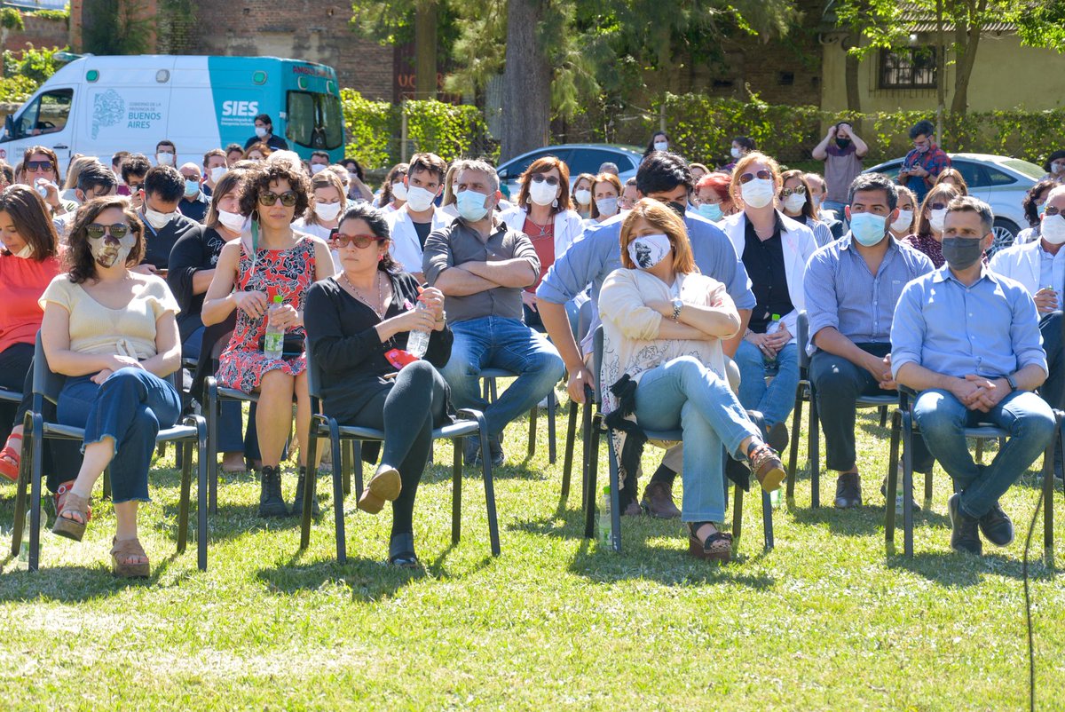 SaludBAP's tweet photo. Por 2do año consecutivo, @BAProvincia le ofreció al 100% de los y las residentes la incorporación a la planta de los hospitales, lo cual es la 1ra vez en la historia que ocurre. Representa un reconocimiento y un fortalecimiento para el sistema de salud.

https://t.co/e3YqrquxcJ https://t.co/tpT6KohOOE