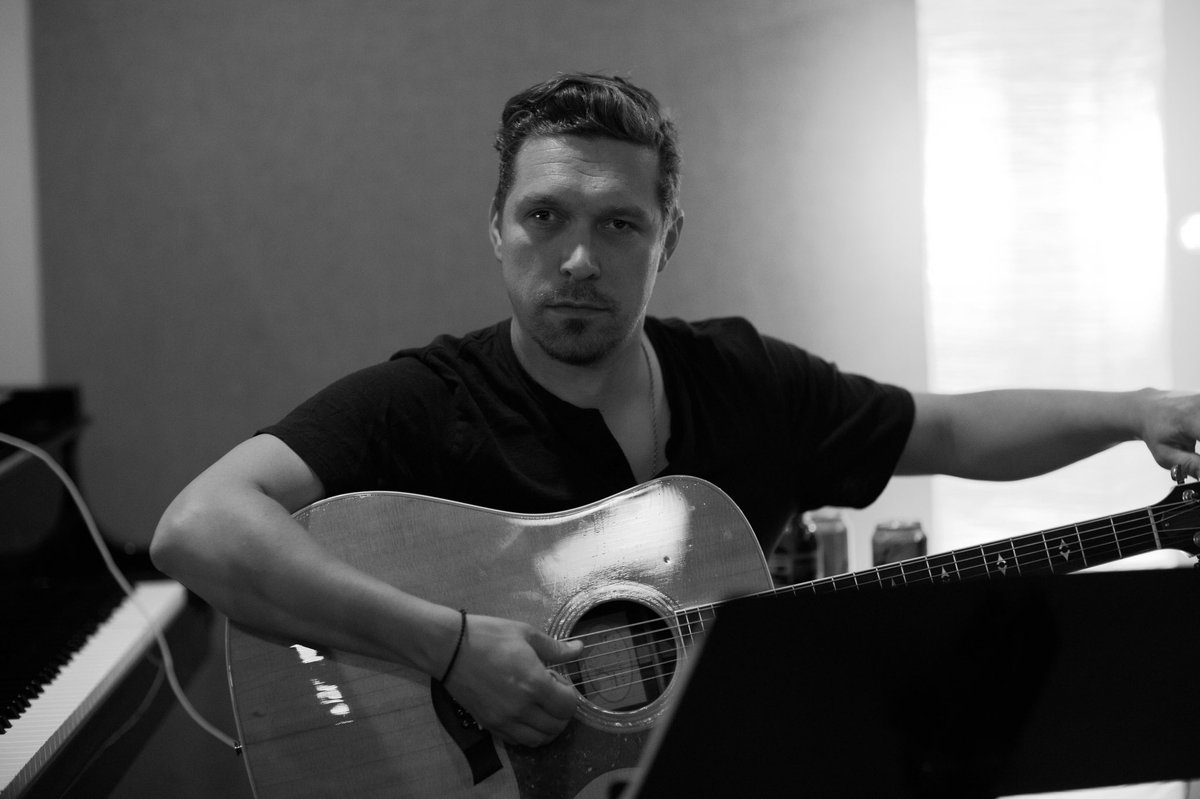 hansonmusic's tweet photo. Tuning up to get ready for the final single from Against the World, coming Nov 5. https://t.co/5zHhE2XSb1