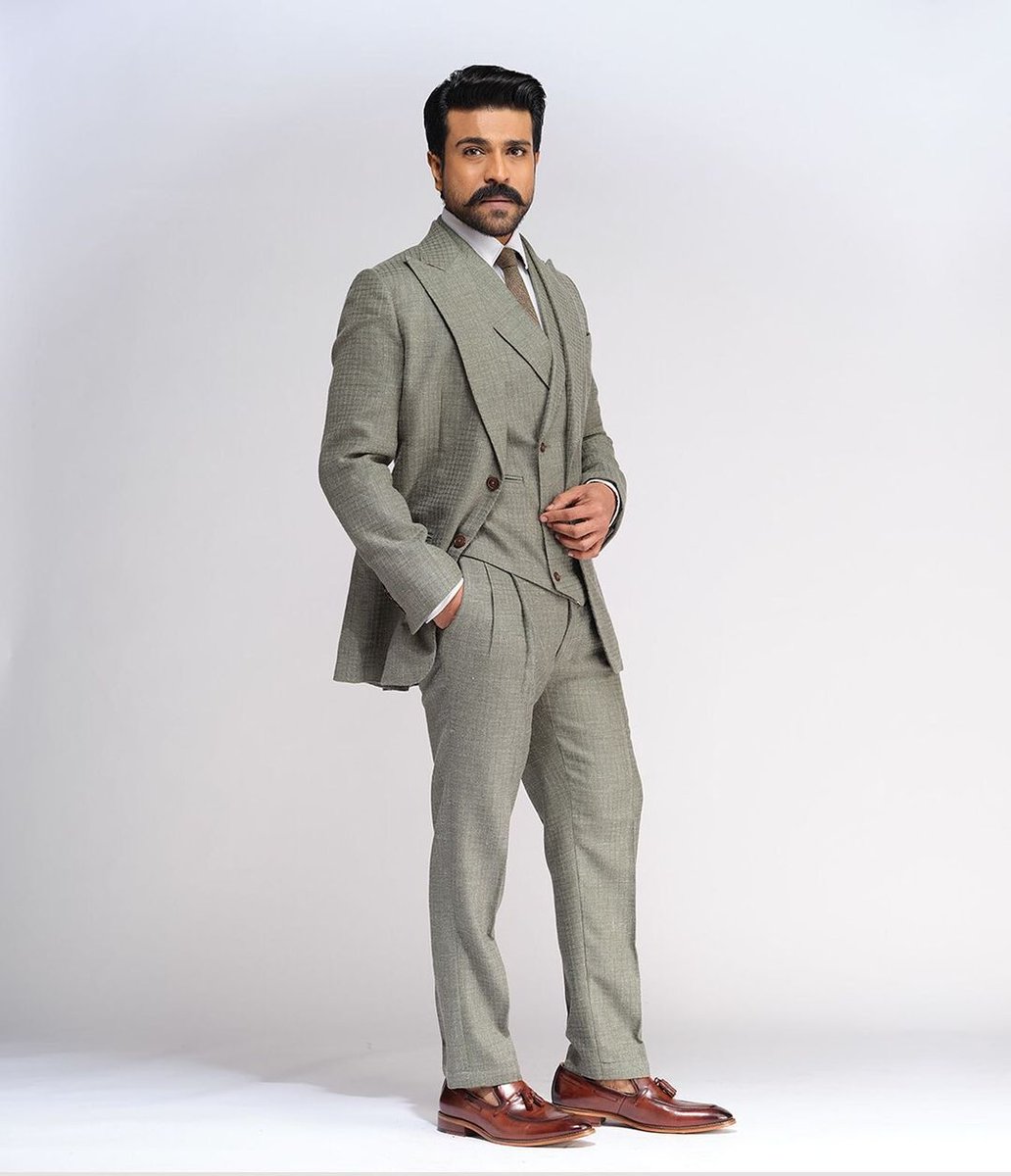 Nani58630879's tweet photo. Who is best in Acting/Dance ? 

Retweet ~ #RamCharan 🔄
Like ~ #JrNtr ❤️ https://t.co/41Cp3ksc7d