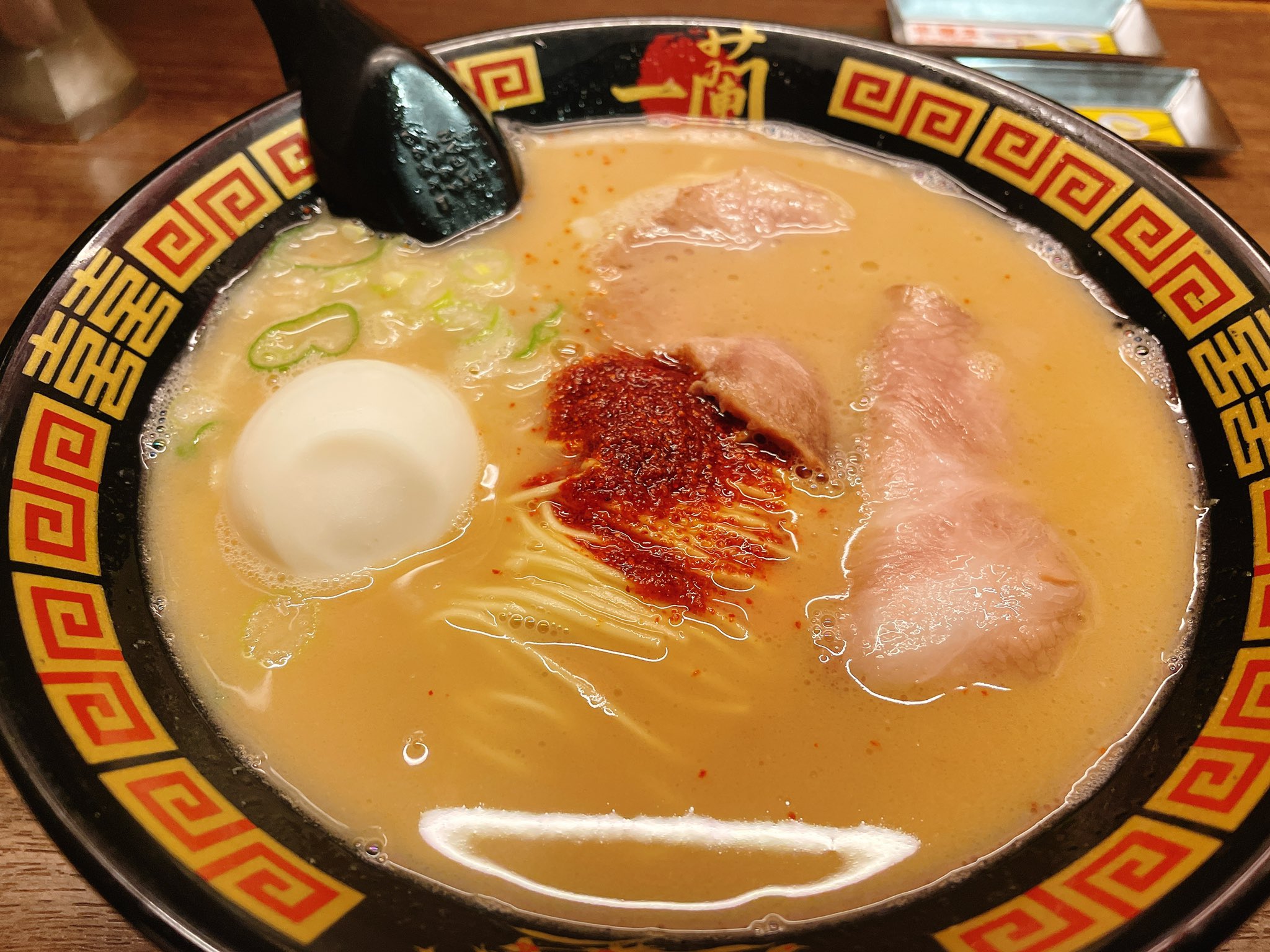 浜浦彩乃 Ayano Hamaura On Twitter やっと時間が出来てマッサージ行けたしラーメンも食べに行けた 一蘭行ったんだけど 隣に高校生の男女がいて 女の子が一蘭初めてっぽくて めっちゃ美味しい って言ってて 男の子が でしょ って自慢げな可愛い会話が