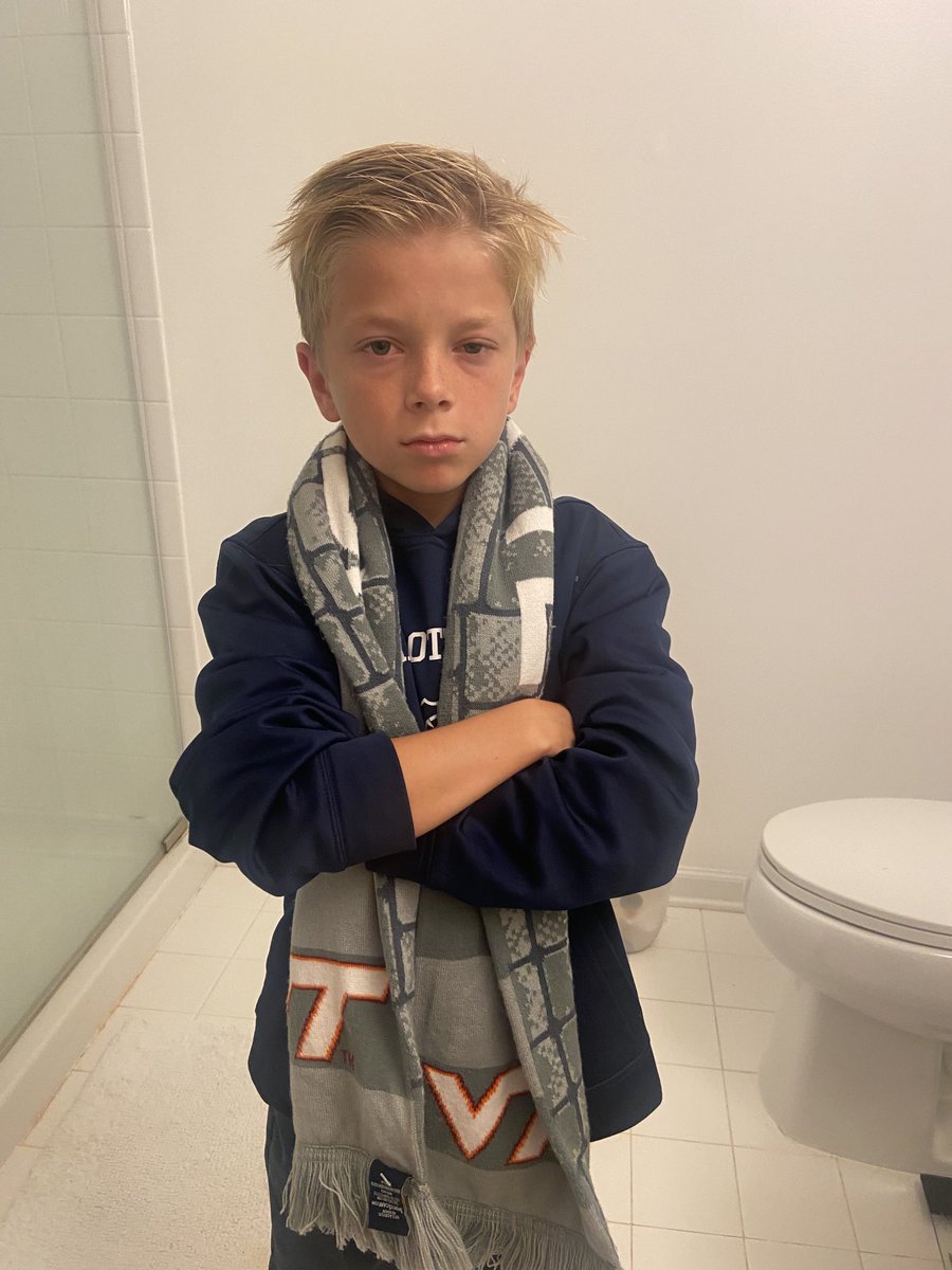 Michell48508706's tweet photo. Sivert Haugli wanna-be🦃🧡#Hokie ⚽️ https://t.co/uoVGrnPyMV