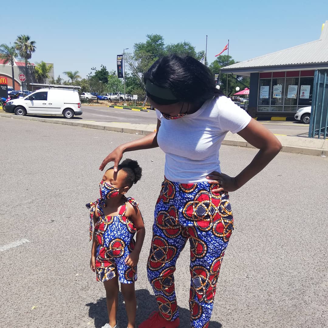 Kasi_Baby_Clo's tweet photo. Mom and me ๐ ๐
@0786275544
Kindly follow ๐
#meinperson #Siya #grade11 https://t.co/F780ldguv9