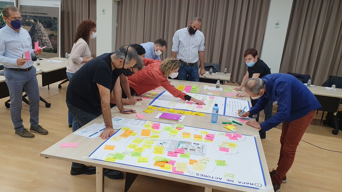 SandraBoni4's tweet photo. El proyecto #itaca sobre #agendes #compartides e #innovacion #transformadora sigue avanzando. Hemos tenido dos intensos días de trabajo con el grupo de #lleida y #bages para empezar a definir la #teoria de #cambio inspirada en los #alcances #transformadores 👍👍 https://t.co/u6l8UJL3w4