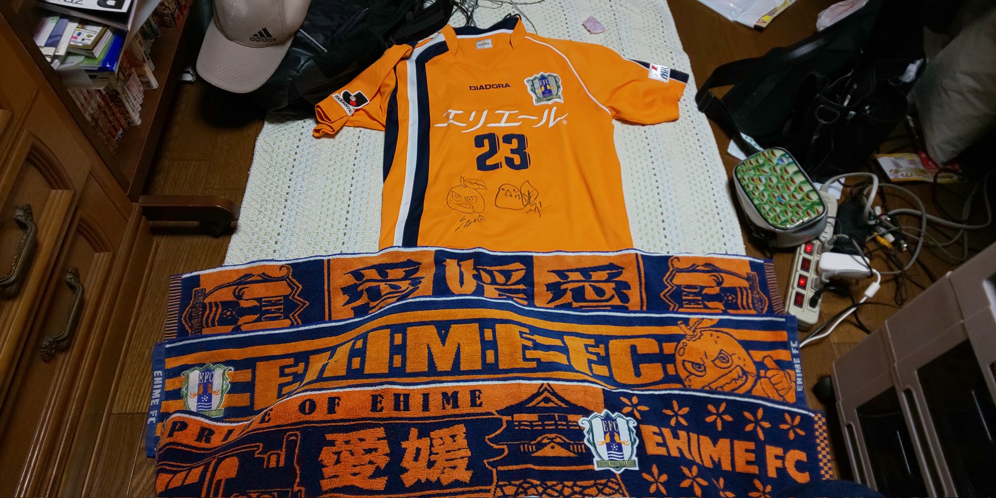 ともさん Tomosan サッカーユニフォームの世界 愛媛fcのjリーグ歴代ユニフォームをみてみよう 06年jリーグ参画 17年以降はオリジナリティ溢れるデザイン 隠れキャラなどあそび心もありますね 06 07 Diadora 08 Mizuno あなたの思い出の