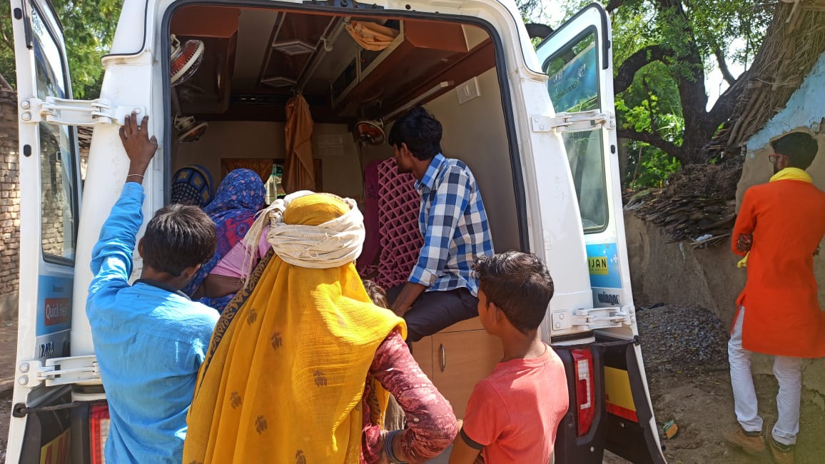 SrijanKaSankalp's tweet photo. First 2days of #AarogyaVan journey jus started w support frm @quickheal Foundation, able to help 70+ villagers with free Dr's consultation &amp; meds.Due thx to Ground team
#Mahoba #Hamirpur #community https://t.co/sPyqdIc9rQ