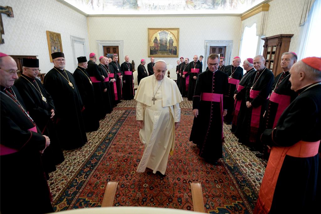 <a href="/Pontifex_pl/">Papież Leon XIV</a> spotkał się z trzecią grupą polskich biskupów przybyłych z okazji wizyty #adlimina. 
Fot. Vatican Media