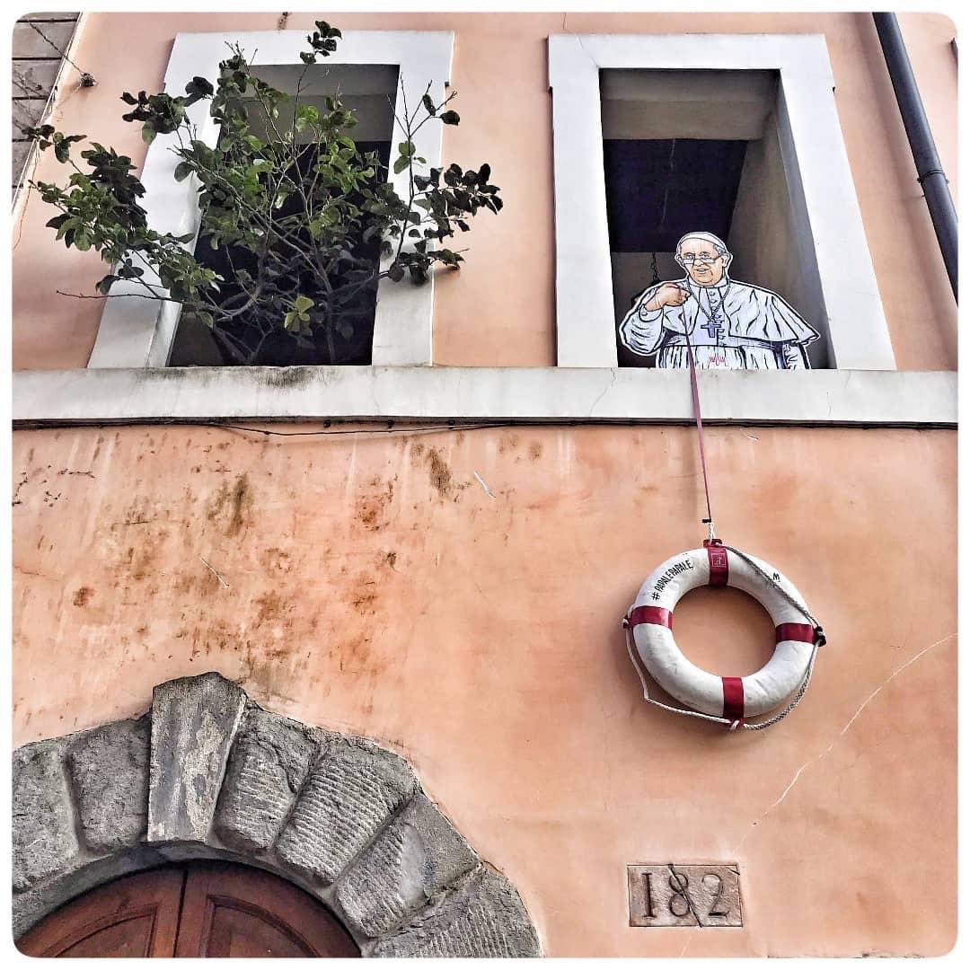 CandiloroW's tweet photo. Opera censurata in 20 minuti
Ph #cristinadepaoli
#censure #roma #streetart #papalepapale #urbanart #streetart #installation #illegal #rescue #help #popeFrancis #papafrancesco #papafrancisco #pope #superpope #rome #umanity #migration #migranti #vatican #sea
Opera by @maupal2014 https://t.co/Xd3cvNWxjE