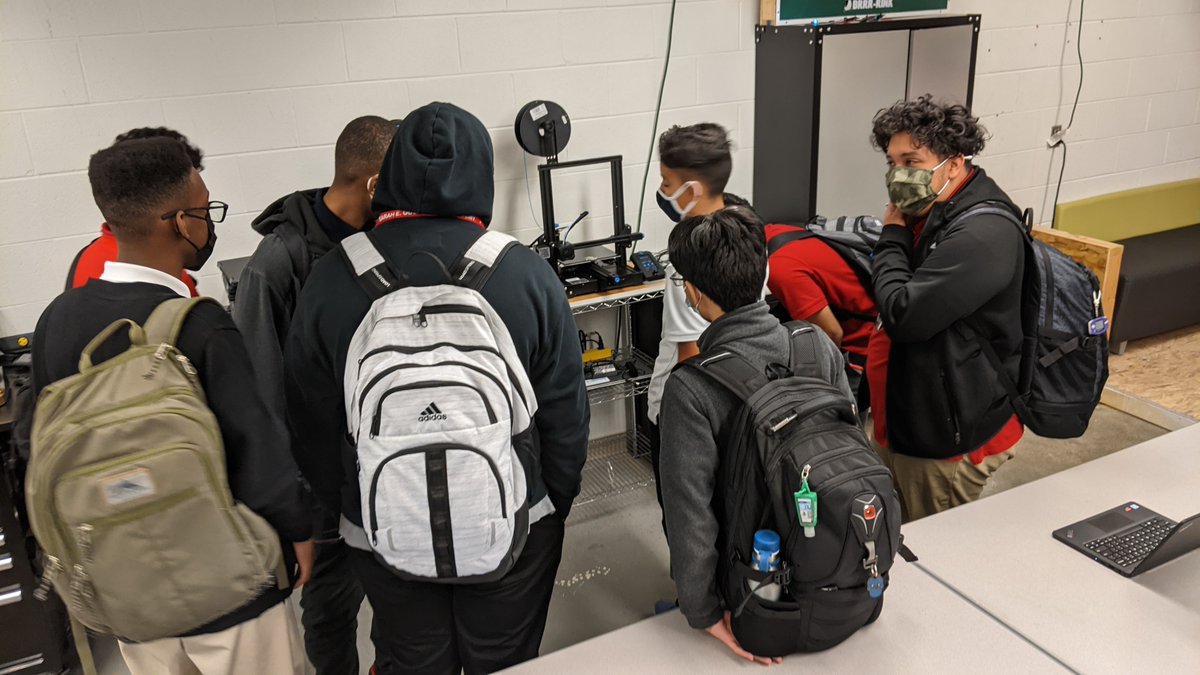 GoodeHackLab's tweet image. We had a whole new group of students learn how to model, slice and print their 3D designs! Can't wait to see what they make next! #MadeGOODE #GoodeHackLab #SEG @CPSNetwork16 @ChiPubSchools @GoodeSTEM