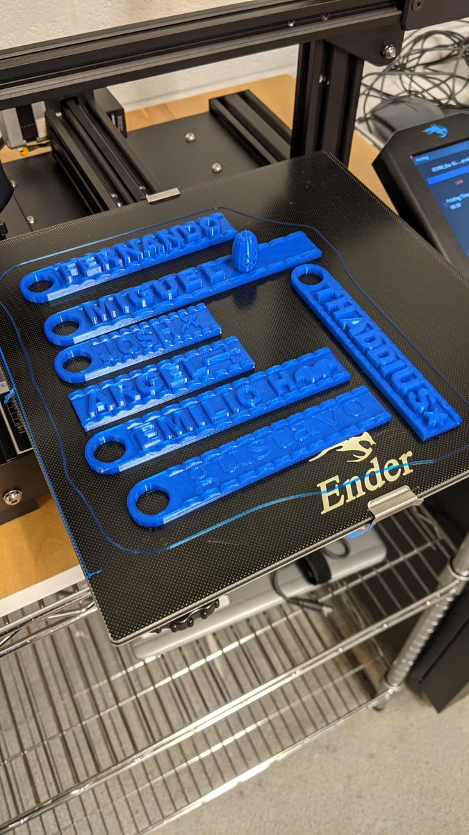 GoodeHackLab's tweet image. We had a whole new group of students learn how to model, slice and print their 3D designs! Can't wait to see what they make next! #MadeGOODE #GoodeHackLab #SEG @CPSNetwork16 @ChiPubSchools @GoodeSTEM