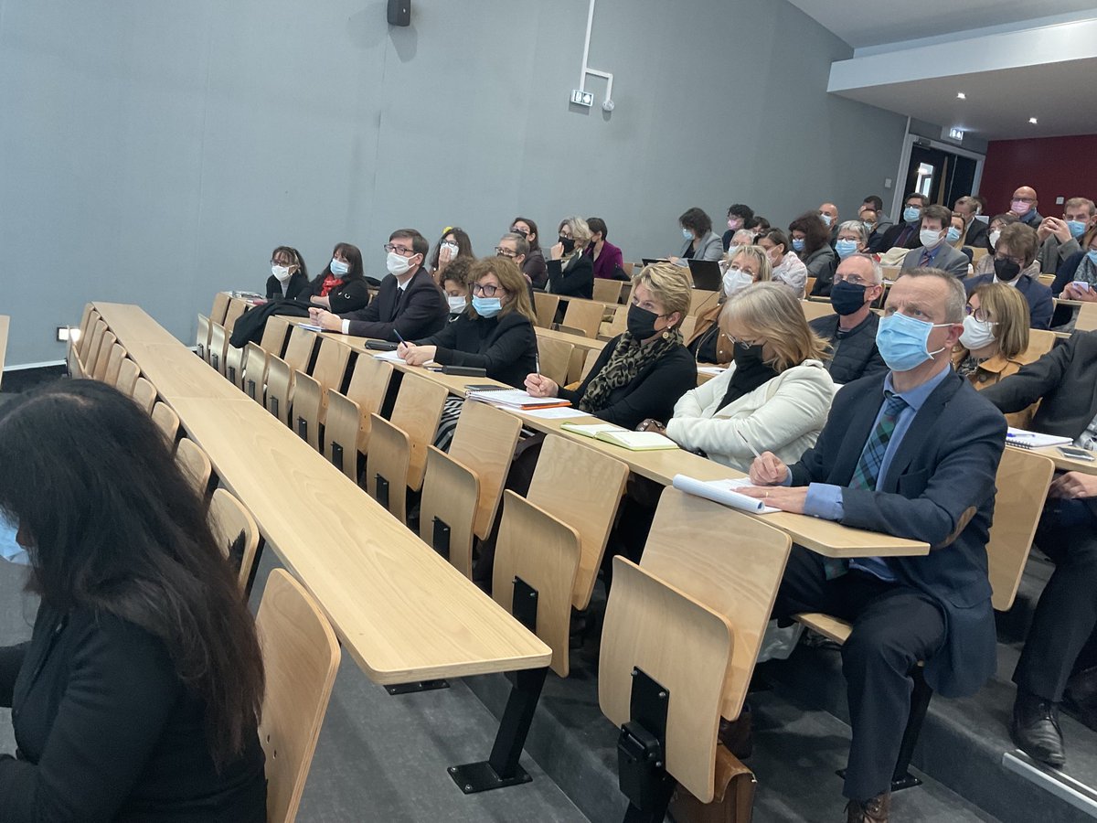 Réunion des cadres départementaux de l ⁦<a href="/education_gouv/">Ministère Éducation nationale</a>⁩ autour de Mme ⁦⁦@MoncadaFra⁩, IA DASEN de l Eure. Merci à ⁦⁦⁦M Franck Lederf⁩ , directeur du pôle universitaire d evreux pour nous avoir reçu.