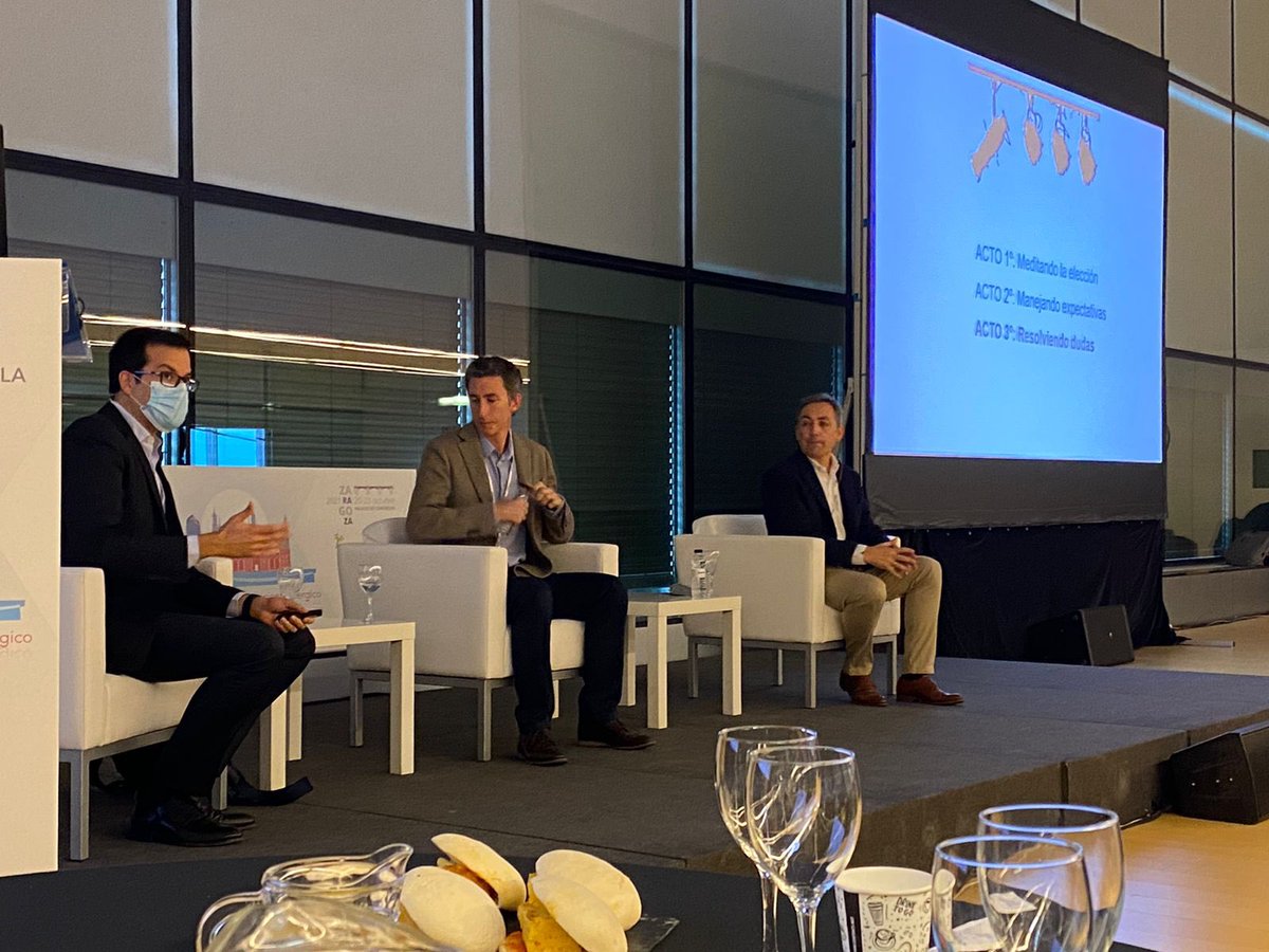 jaimesanlo's tweet photo. Esta mañana hemos abierto el congreso #SEAIC2021 con un fantástico Desayuno con el Experto, patrocinado por @StallergenesCom Con ponentes como @dr_letran y Pablo Rodríguez no vas a trabajar, vas a disfrutar! Gracias por hacerlo tan fácil 😉 https://t.co/TF9Zy9SGLU