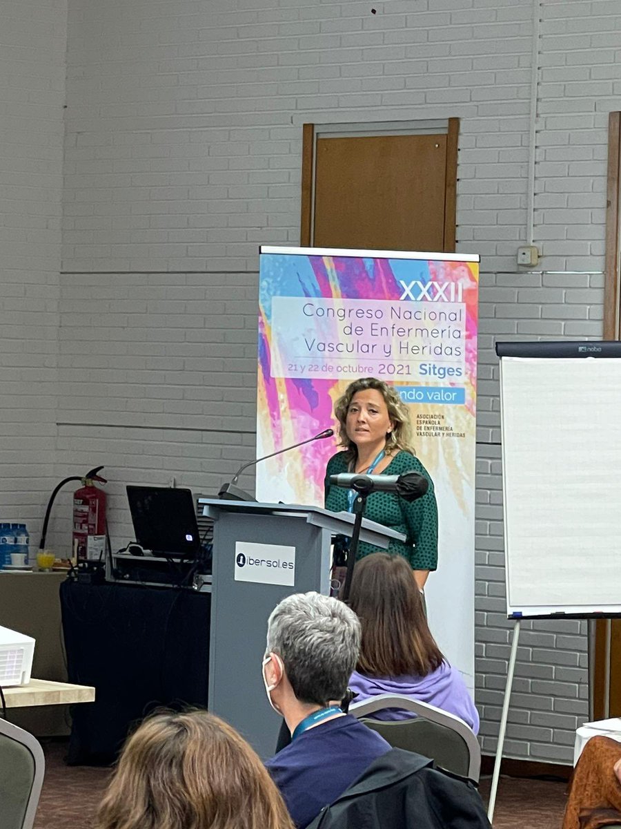 AnnaElenaRuizA1's tweet photo. Felicidades Iria por tu magnífica comunicación representando a @vallhebron en el XXXII AEEVH 2021 aportando conocimiento científico https://t.co/2WofYHJx66