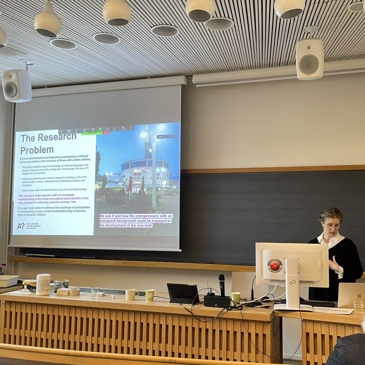 pilvinummi's tweet image. Kielitaidon ei enää pitäisi olla ongelma, mutta se on! #SitraLab #CaseKontula-projektissa pyrimme löytämään keinoja vahvistaa yhden #kaupunkisuunnittelu'sta sivuun jäävän ryhmän, vieraskielisten yrittäjien osallisuutta #ATUT2021 @EHarsia @SitraFund #demokratiankapeikot