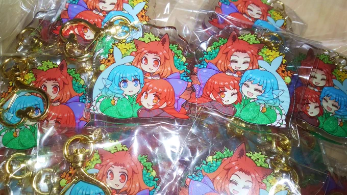 草の根仲良しアクリルキーホルダー、残り少ないです～。リバーシブルです。500円(*'▽')✨ 