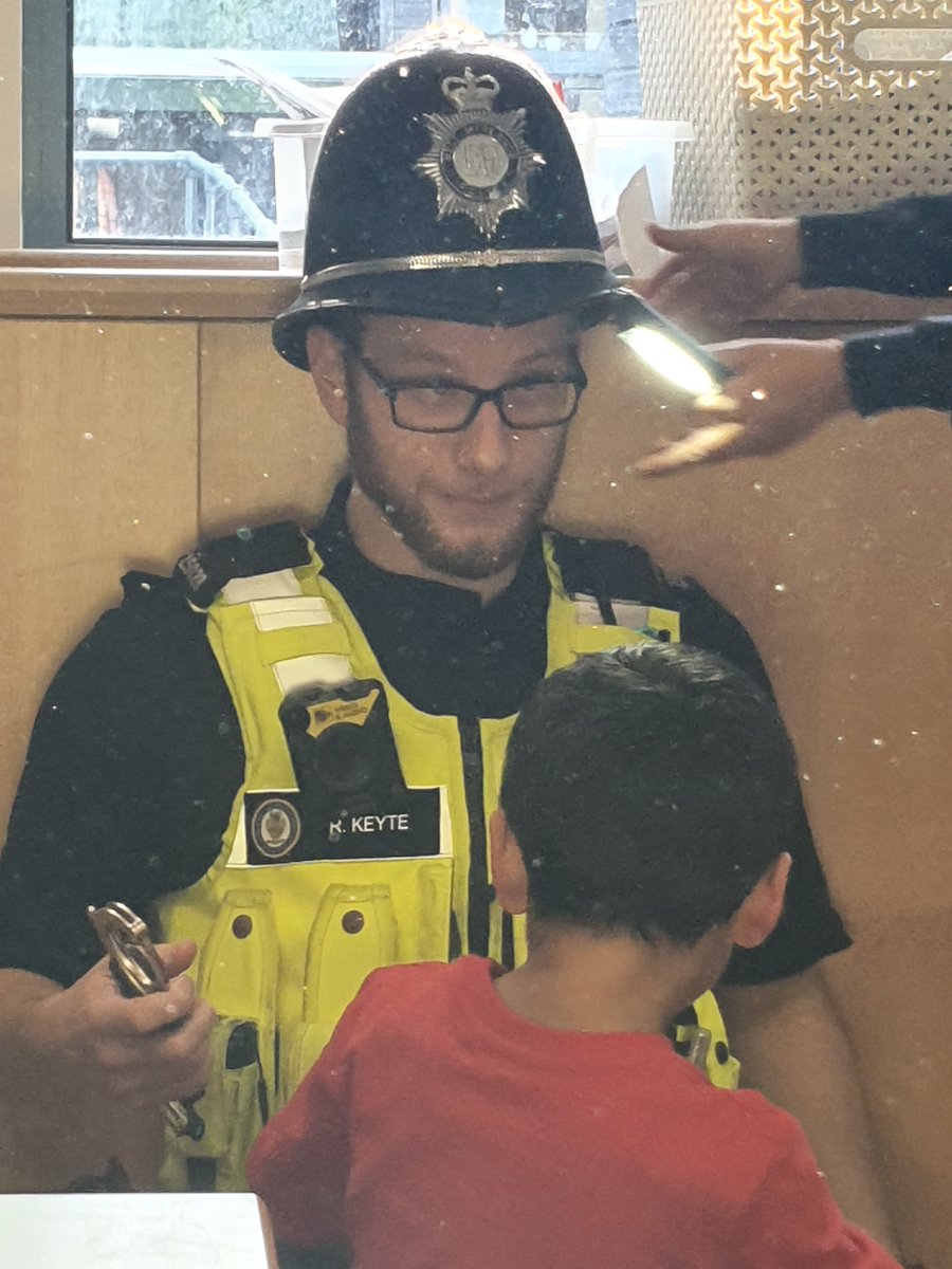 PC Pakhairzan, PC Keyte, PCSO Johnston and PCSO Grzybowska have attended Colebourne Primary School to meet the fantastic reception students who were eager to find out about the work we do #YouthToday