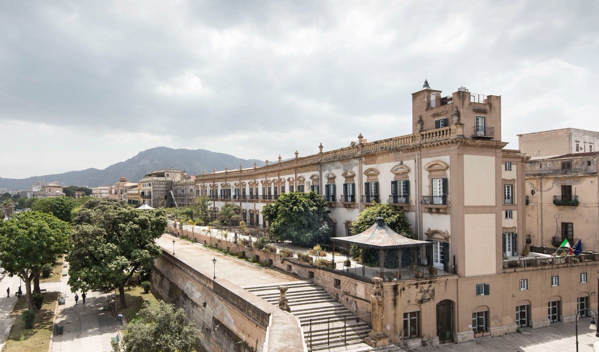 auroraluce9's tweet photo. #perTroppoTempo...sono stata lontana. 

#Palermo 

Palazzo Butera  con la passeggiata delle "cattive"
(le vedove utilizzavano questa terrazza per passeggiare lontano dalla folla, raccolte nel loro dolore). https://t.co/aUFUf30pyp