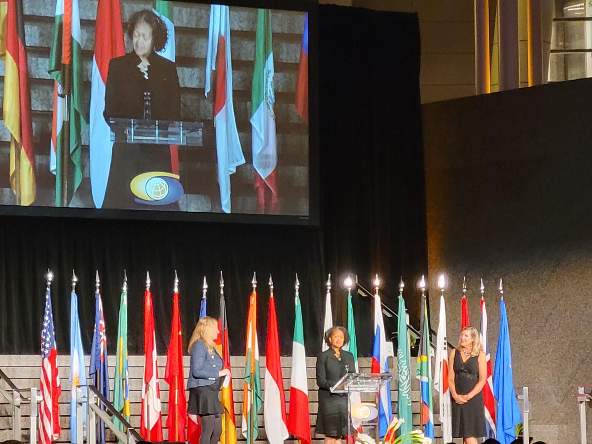 lmschroeter's tweet photo. Another epic trade prom thanks to the amazing team @WITA_DC !!  especially meaningful to see the trade community honoring a true hero, champion of trade with Africa, AND women's empowerment - the amazing Flori Liser @CorpCnclAfrica  Congratulations!! @WIIT_DC https://t.co/M8FPnI69As