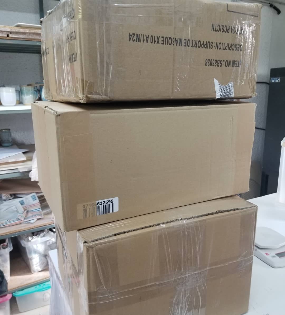 somanymoods's tweet image. Bon mes colis sont prêts. Et la poste est fermée. 🥴
Pas grave je vais tenter celle du village d'à côté !
#dansmonatelier #voscommandes #colissimo #tetris #laviealacampagne #ceramiques