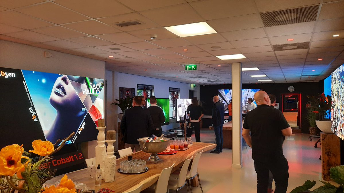 PeerlessAVEU's tweet image. Delighted to be involved in the @DomburgPartners showcase happening today and tomorrow. Great opportunity to show our latest dvLED Mounting Solutions, best-selling wall mounts, trolleys and new KIP522 Kiosk. Great to be back at in-person events! #dvLED #WallMounts #AVTweeps