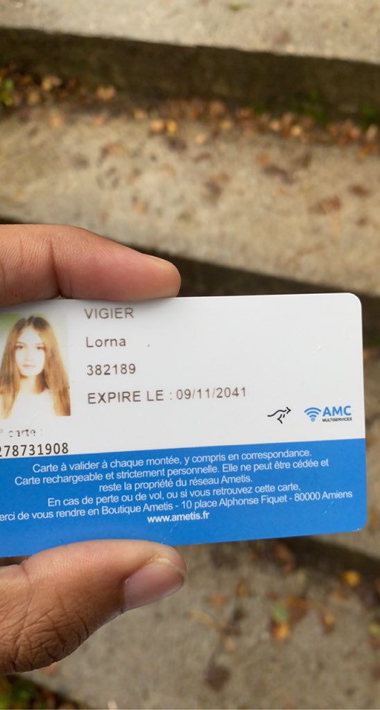 J’AI TROUVÉ UNE CARTE DE BUS AMETIS DEVANT LE BÂTIMENT DES PACES RT LES PERSONNES SUR AMIENS 
Lorna manifeste toi