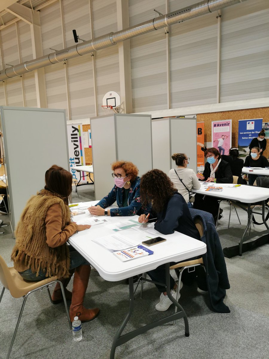 C’est le moment du JOB DATING ! Chercheuses d’emploi et entreprises vont maintenant pouvoir échanger sur leur projet et leurs attentes.

Souhaitons leur bon courage, elles vont réussir ! Elles nous l’ont prouvé ce matin #TeamBattantes