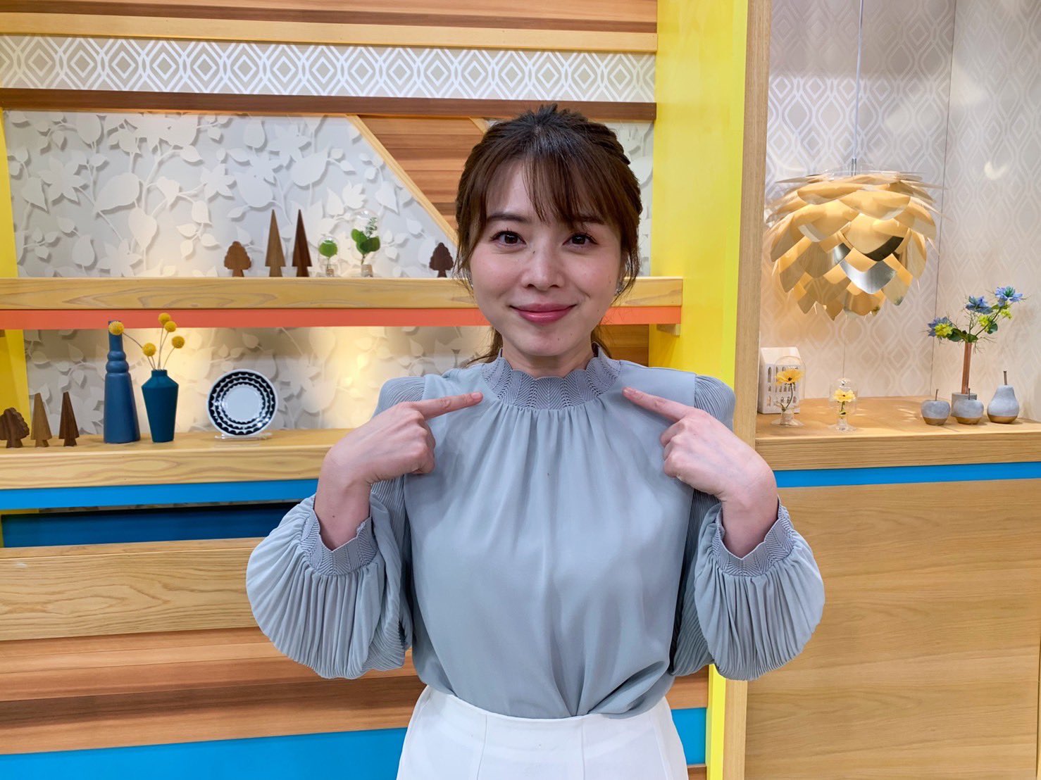 تويتر Tbsテレビ ひるおび على تويتر 本日の皆川アナのコーデはこちら 今日はシンプルなコーデ かと思いきや 首元がとってもおしゃれ センスが光るコーディネートですね 本日もひるおびをご覧いただき ありがとうございました 明日もぜひご覧