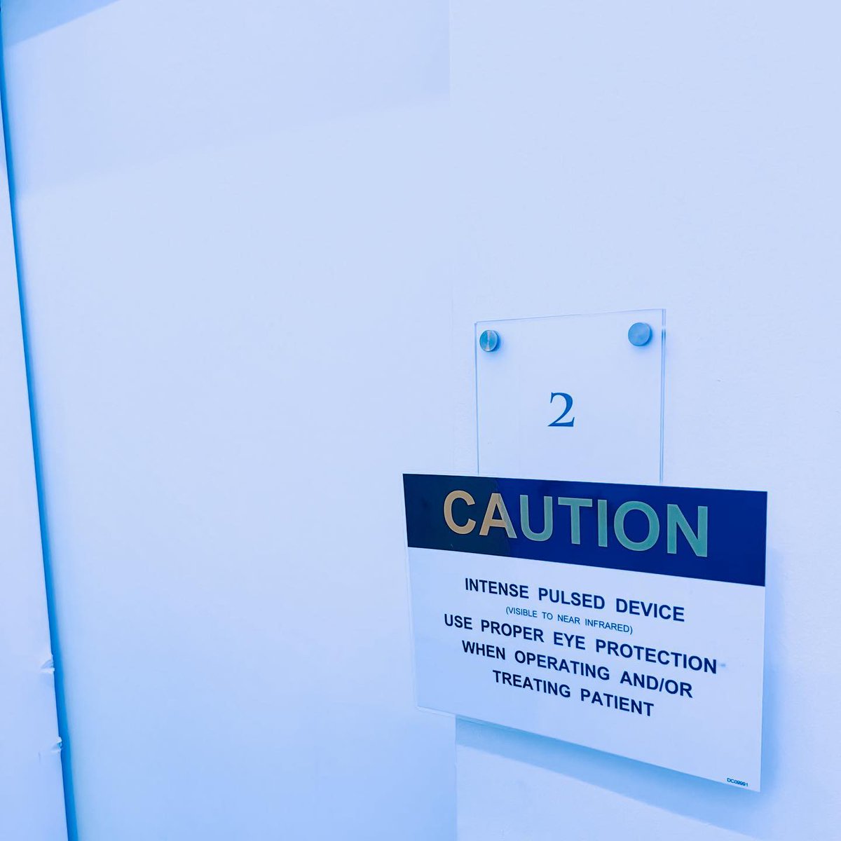 BodyBeautyLab's tweet photo. Fun things are happening behind this door with robbynelsonskincare ⚡️✨ https://t.co/aZeUae7INm