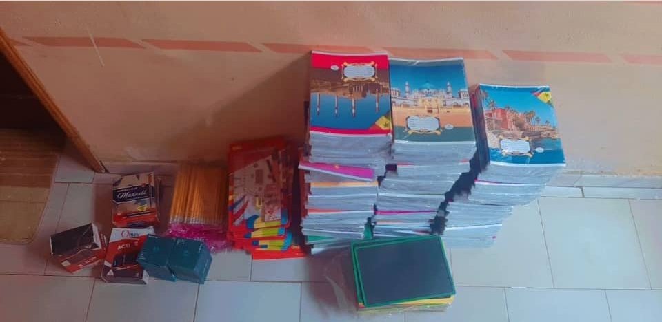 medzaproduction's tweet photo. #Crac du #TeamMedza  remercie un  généreux Bargnois qui se veut anonyme pour avoir contribué par un lot important de kits scolaires pour secourir les cas sociaux
@aliounediouf1 
@LamineNdiay11 
@OulimataDiouf9 
@Cassis_Ibra 
@unicefsenegal 
#Kebetu https://t.co/7J1rvXotbg