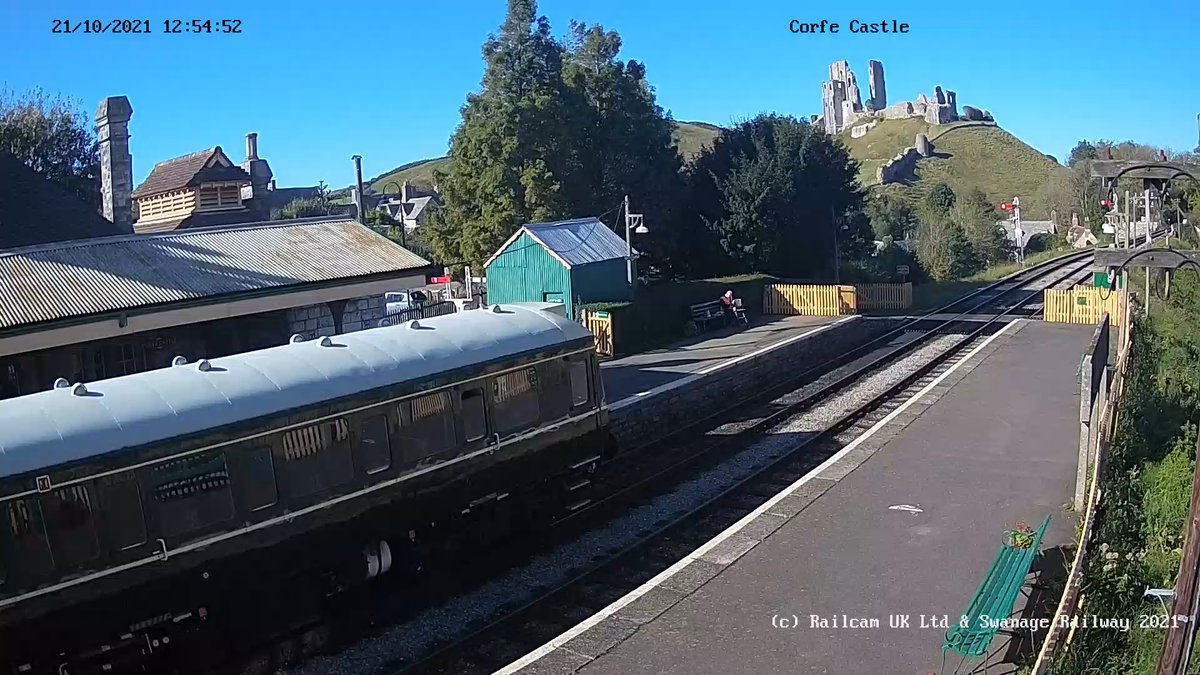 g5btb5g's tweet image. #SawitonRailcam Corfe Castle on @SwanRailway 
#class117 in platform 1 forming today's 5Z01 13:00 Corfe Up Siding to Swanage (running early)
@RealtimeTrains link: realtimetrains.co.uk/service/gb-pt:…

#RailFocusUK is at facebook.com/RailFocusWorld/
@railcamlive is at railcam.uk