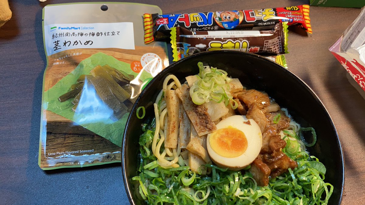 wanmaru35's tweet photo. 爆食　950キロカロリー https://t.co/i6nz50MAkW
