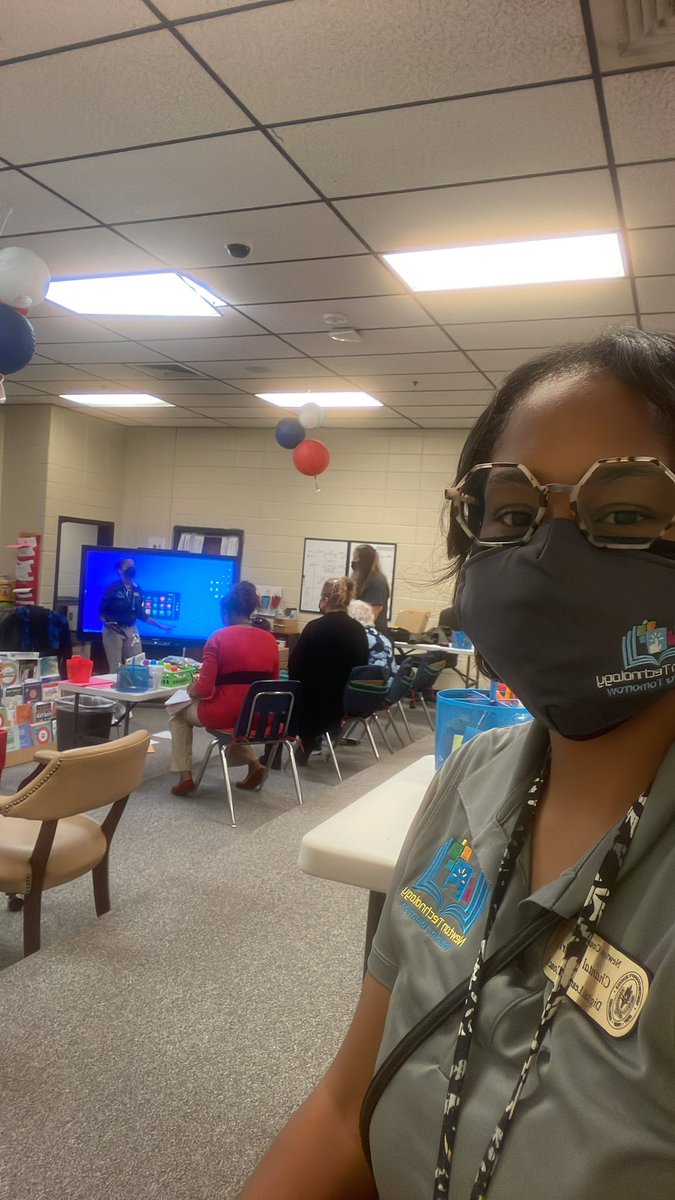 TechSavvyC's tweet photo. @TerayeLaw is @FairviewFves slaying this training on their new @Promethean boards. @Jchilds05
#ncsst4t #ncssbethebest #fallinlovewithtech https://t.co/G0m5bmiNrp