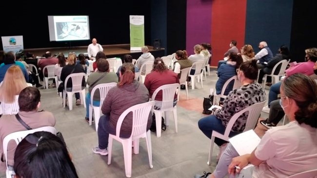ASSAlSantafe's tweet photo. 👨‍🏫 La Regional ASSAl San Guillermo realizó un nuevo curso de Capacitación de Manipulación Segura y Saludable de los Alimentos, destinado a 40 trabajadores de rotiserías, restaurantes, bares y servicio de derívery comerciantes. https://t.co/DXdcYDl7F5