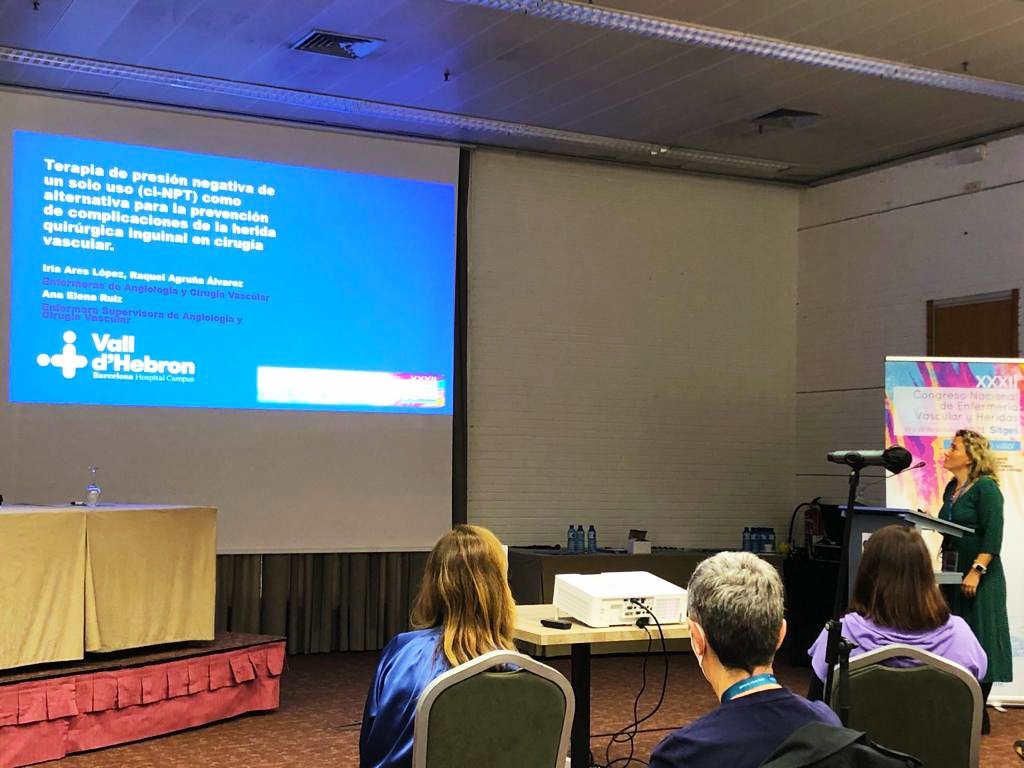 IriaAresLpez3's tweet photo. XXXII Congreso AEEVH Sitges 2021 
Propuesta de estudio: Terapia de presión negativa de un solo uso como alternativa para la prevención de complicaciones de la herida quirúrgica inguinal en cirugía Vascular. 
@AEEVH_es @vallhebron @icscat @rachel_vw @AnnaElenaRuizA1 https://t.co/B0snliMNVt