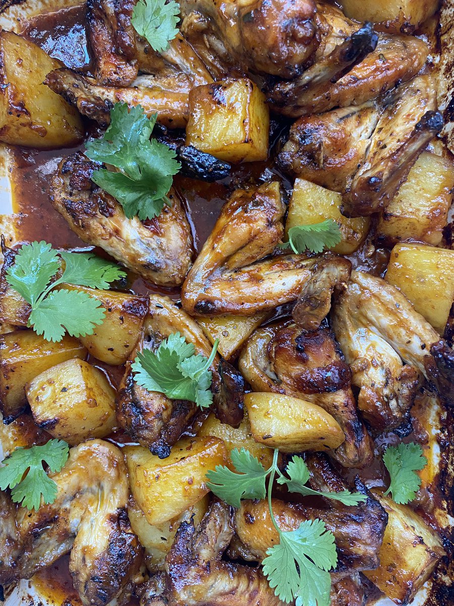 zola_nene's tweet photo. STICKY NAARTJIE CHIPOTLE CHICKEN WINGS
.
Only 6 ingredients to make this finger licking one-pan meal… perfect for lunch or dinner - YUM!
Find the recipe here: https://t.co/M36RL5RUjx
.
.
#zolanene #checkerssimpletruth #chicken #chickenwings #wings #onepanmeal #zolasfeasts https://t.co/BqjocRTNnW
