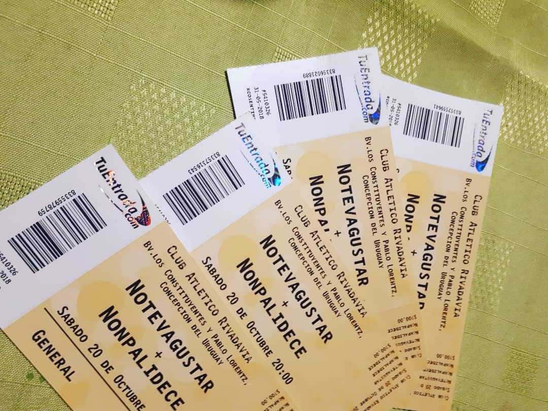 Romi985's tweet photo. Ese finde pasaron cosas jajajaja🤭🤭🤭 
Cómo se extraña,lo necesito y lo quiero yaaaa!!! @aleesosa_2013 @MariaLa57473154 @ValeValetole @EGBrancciari @fran_nasser @agustin_pisano @ntvgoficial https://t.co/TLxLn8DQ4c