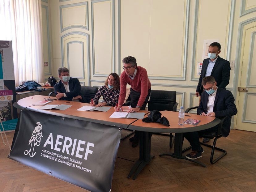 AERIEF4's tweet photo. Cérémonie de Marrainage du Master Ingénierie Économique et Financière avec la fondation Rennes1 : Merci à @sandrinelunven  et @taceconomics  pour leur engagement auprès des étudiants ! https://t.co/vlJFQR4KDk
