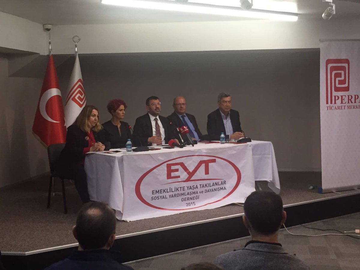 veliagbaba's tweet photo. Bugün İstanbul'da Emeklilikte Yaşa Takılanlar (EYT) Sosyal Yardımlaşma ve Dayanışma Derneği ile Marmara EYT Federasyonu ziyaretlerimizde EYT'li yurttaşlarımızın sorununa ilişkin partimizin çözüm önerilerini anlattık.

Millet İttifakı iktidarında EYT sorununu tümüyle çözeceğiz! https://t.co/2tdrnQxudt