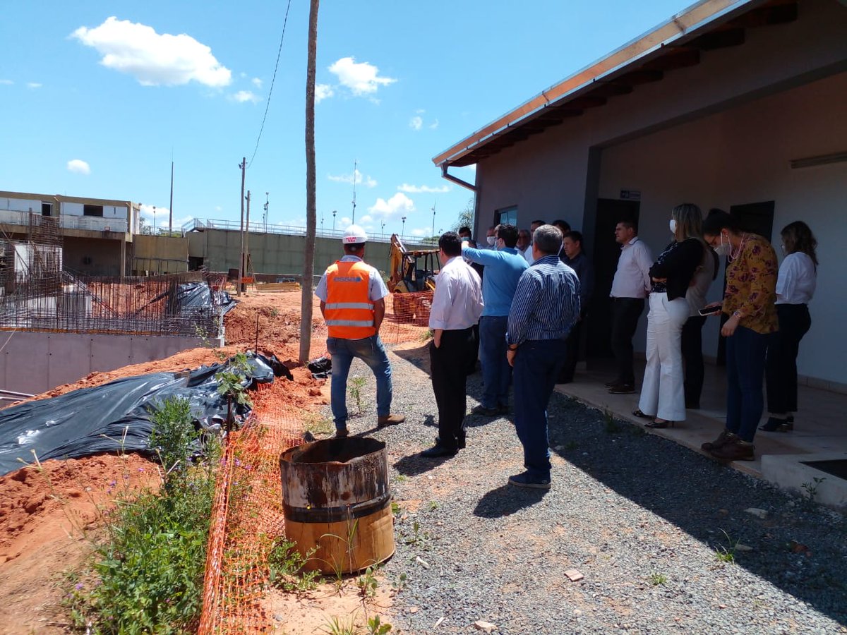 EssapSA's tweet photo. 👷🏻‍♂️ Recorrido del Presidente de la Essap S.A., Ing. Natalicio Chase, autoridades y directores de la institución, en la obra de ampliación de la Planta de Tratamiento de Viñas Cué (VK4), que beneficiará a 550.000 habitantes de Asunción y Gran Asunción.

#Essap
#ParaguayDeLaGente 🇵🇾 https://t.co/eoyVcHIpEP