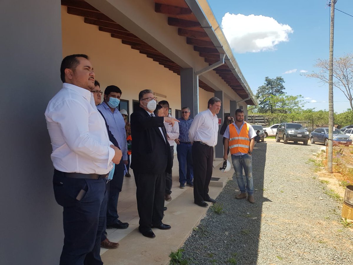EssapSA's tweet photo. 👷🏻‍♂️ Recorrido del Presidente de la Essap S.A., Ing. Natalicio Chase, autoridades y directores de la institución, en la obra de ampliación de la Planta de Tratamiento de Viñas Cué (VK4), que beneficiará a 550.000 habitantes de Asunción y Gran Asunción.

#Essap
#ParaguayDeLaGente 🇵🇾 https://t.co/eoyVcHIpEP