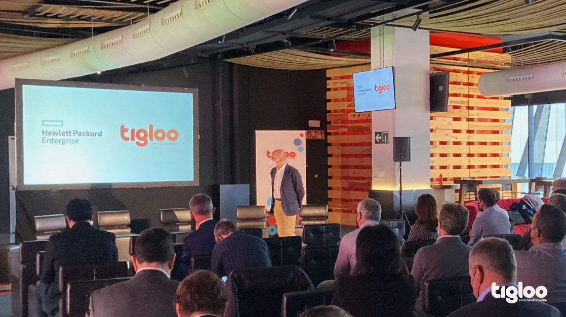 Tigloo_IT's tweet photo. Hoy hemos elegido #SanMamés para presentar la revolución de "La nube que viene a ti".
Disfrutando y conociendo La Catedral junto a @HPE_ES y HPE GreenLake, la nube que se ajusta ti, se alojen donde se alojen tus datos. #tigloo #HPEGreenLake https://t.co/m1ovFE3EBU