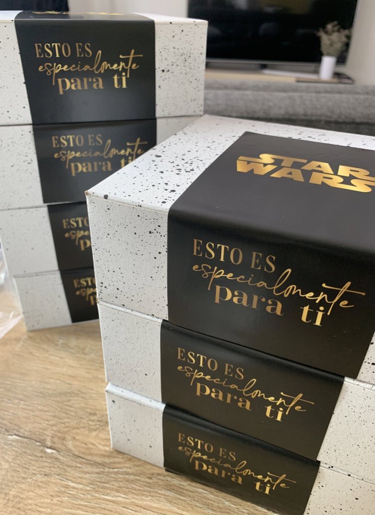 lu_laforce's tweet photo. ✨📣CONCURSO📣✨
Quieres ganarte una caja de chocolates de star wats? Es muy fácil, dale RT a esta publicación y menciona a una persona✨✨✨(sólo colombia) https://t.co/Gzz1MlreO9