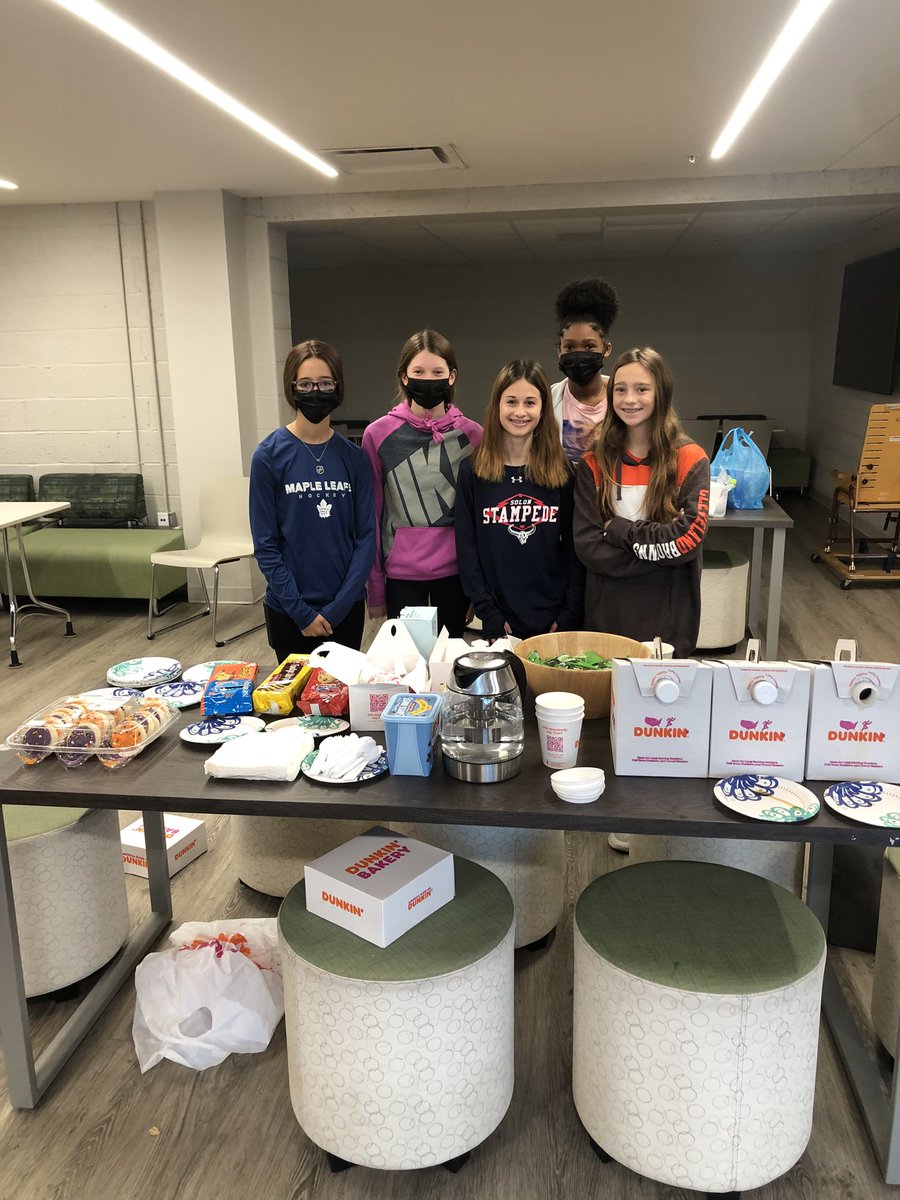 MMSOurHouseAP's tweet photo. Pay it Forward Project in Mr. Face’s Our House Leadership class. 8th grade students decided to give back to teachers this morning by serving coffee, tea or hot chocolate and treats. ☕️
@MrSheppardMMS @MMSOurHouse https://t.co/oo5xmAv1pf