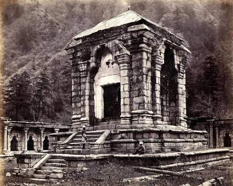 These two photographs are claimed as the Most famous Śārada pīṭha present at Krishnaganga Valley of Pakistan occupied Kashmir.

Can you please verify this @BharadwajSpeaks ? Hoping for your reply.

This is my source:
rijksmuseum.nl/en/rijksstudio…