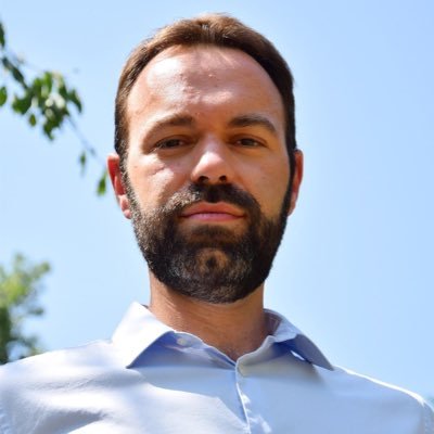 BalanceTonPost's tweet photo. .@FabriceGrimal, gilet jaune, est candidat à l’élection présidentielle. Alors que les différentes hausses ont remis les problématiques des gilets jaunes sur le devant de la scène médiatique, Fabrice sera avec nous ce soir pour nous expliquer son point de vue. #BalanceTonPost https://t.co/QMdDqBED0o