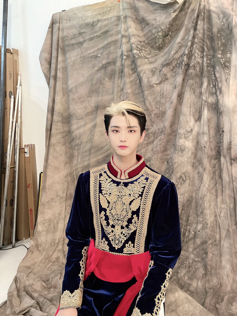 TheKingDom_GF's tweet photo. [CHIWOO👑]

킹메!!😽😽❤️❤️ 보고싶었어요ㅠㅠㅠ
내일 첫방도 잘 지켜봐주기~~😘😘 

#KINGDOM #킹덤 #CHIWOO #치우 https://t.co/FUfJrJ1973