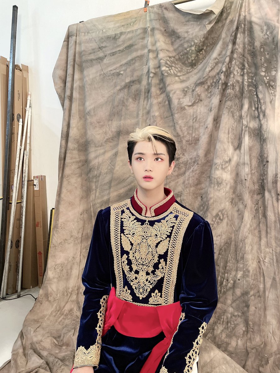 TheKingDom_GF's tweet photo. [CHIWOO👑]

킹메!!😽😽❤️❤️ 보고싶었어요ㅠㅠㅠ
내일 첫방도 잘 지켜봐주기~~😘😘 

#KINGDOM #킹덤 #CHIWOO #치우 https://t.co/FUfJrJ1973